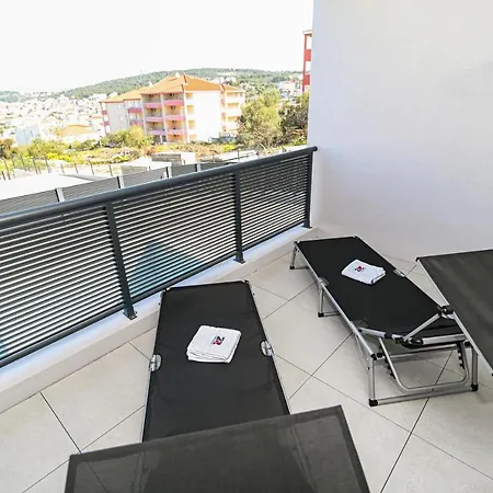 Luxury With Swimming Pool Ana *