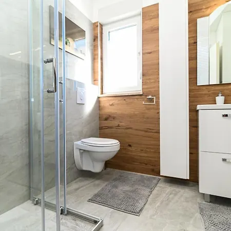 Luxury With Swimming Pool Ana تروغير