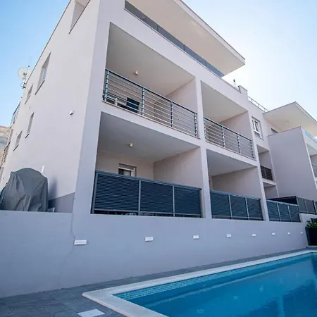 Luxury With Swimming Pool Ana Appartement *