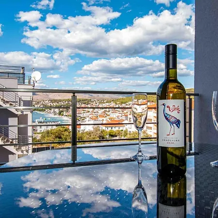 Luxury With Swimming Pool Ana トロギール