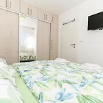 Luxury With Swimming Pool Ana Apartment Trogir
