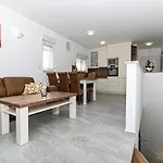 Apartment Luxury With Swimming Pool Ana