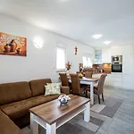 Luxury With Swimming Pool Ana Apartment