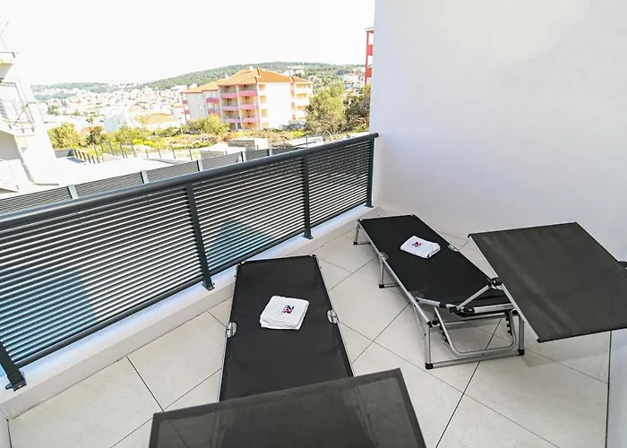 Luxury With Swimming Pool Ana *