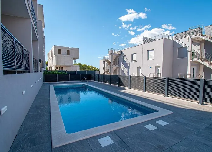 Апартаменты Luxury With Swimming Pool Ana Трогир